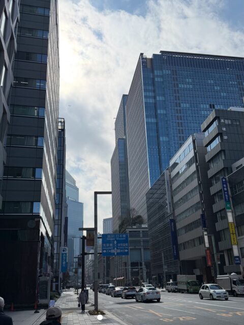 Un moment d’échange au Japon autour de nos gousses de vanille de Madagascar.
Nos gousses de vanille noire sont soigneusement utilisées pour l’extraction, afin d’offrir des arômes intenses et authentiques, parfaitement intégrés dans les recettes japonaises.
Une collaboration avec des sociétés strictes, respectueuses et engagées dans la valorisation de notre savoir-faire.Merci pour cette confiance accordée à notre nouvelle structure parisienne.#spiceroad #vanillenoirejapon #extractionnaturelle #partenariatjapon #excellenceThe Japanese market demands high-quality products and genuine expertise, all while respecting core values.
We are proud to renew this long-term partnership with our new structure.