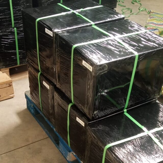 Attente embarquement de la vanille depuis Madagascar. Traçabilité, emballage soigné, logistique maîtrisée et respect des normes à chaque étape.Our vanilla is carefully packed, fully traceable, and shipped to the highest standards.#spiceroad #vanillamadagascar #vanillasupply #vanillaexport